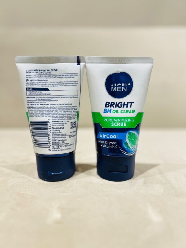 Nivea Men Bright 8hr Oil Clear Pore Minimizing Scrub 100ml - Image 2